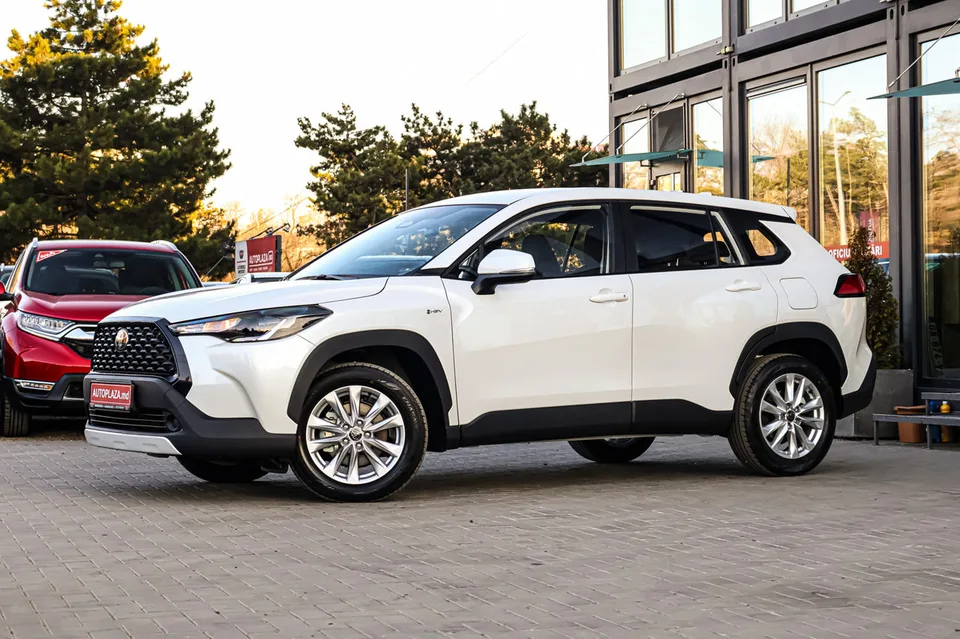 Toyota CorollaCross 2025 — фото 1, купить с доставкой в Москву