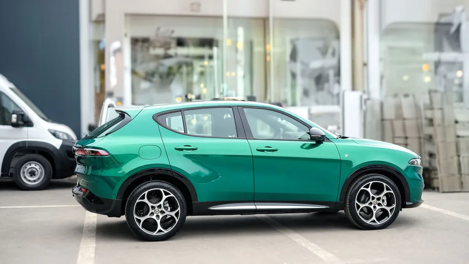 Alfa Romeo Tonale 2024 — фото 1, купить с доставкой в Москву