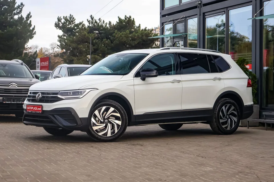 Volkswagen Tiguan 2025 — фото 1, купить с доставкой в Москву
