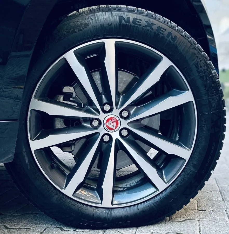 Jaguar F-Pace 2023 — миниатюра 4