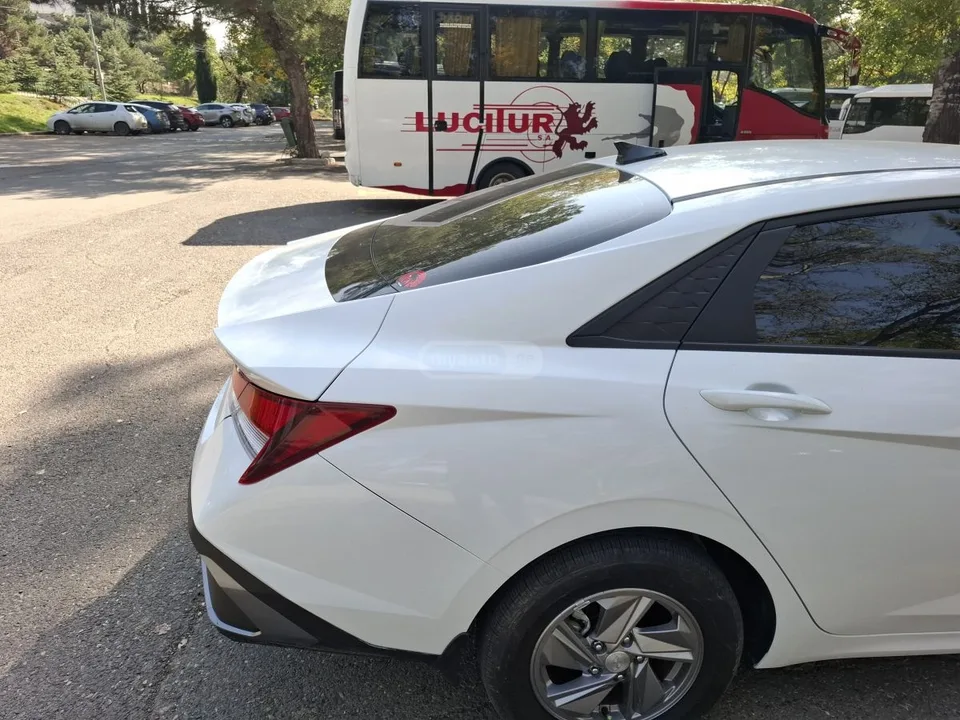 Hyundai Elantra 2024 — миниатюра 2