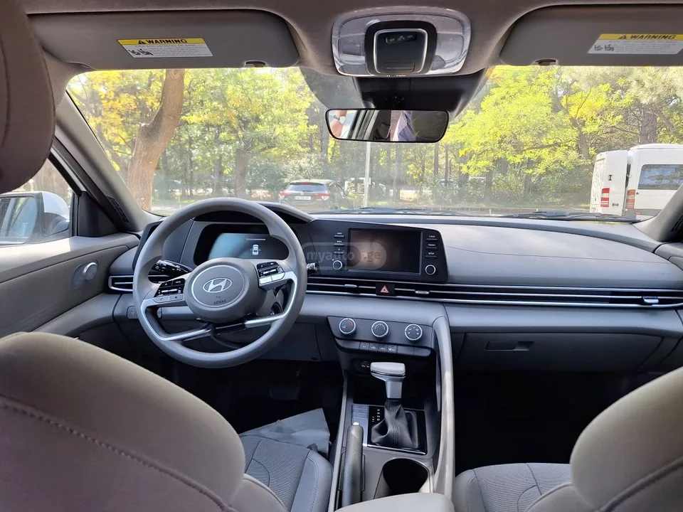 Hyundai Elantra 2024 — миниатюра 3