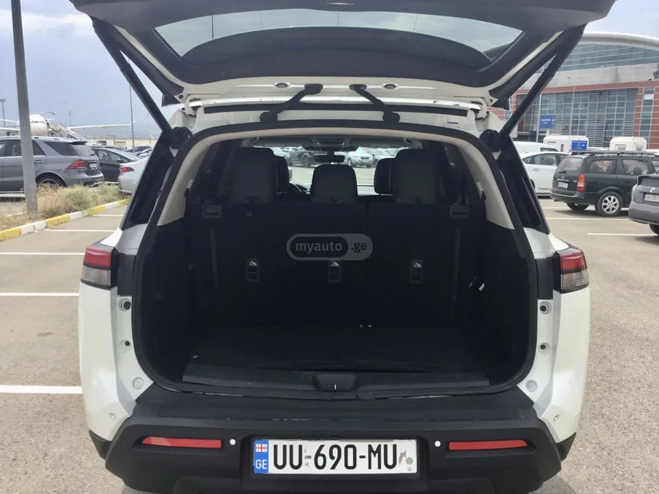 Nissan Pathfinder Platinum 4dr 4x4 Automatic 2022 — миниатюра 5