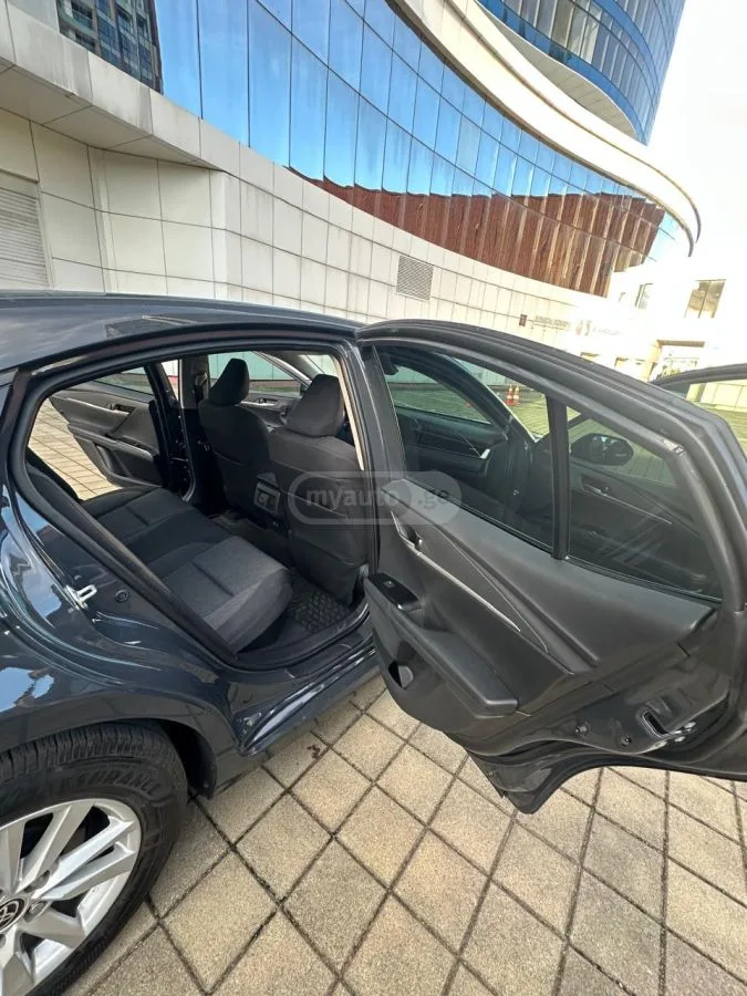 Toyota Camry Le 2024 — миниатюра 3