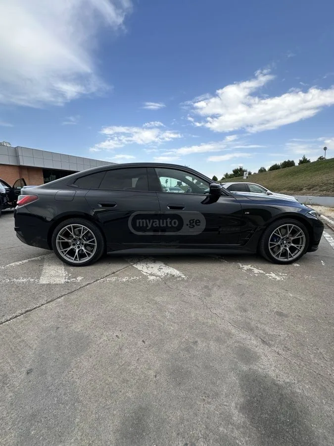 BMW i4 2023 — миниатюра 2