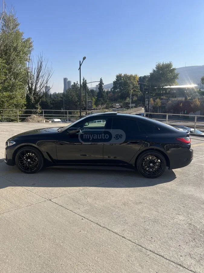 BMW 430 i 4dr Rear-Wheel Drive Hatchba 2023 — миниатюра 4