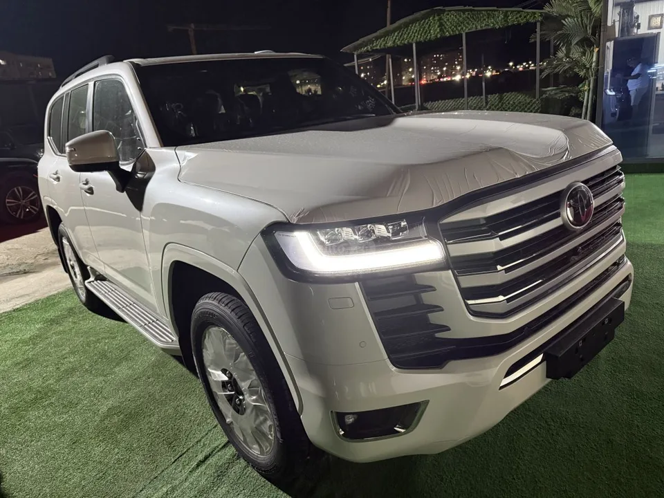 Toyota Land Cruiser PREMIUM 2026 — фото 1, купить с доставкой в Москву