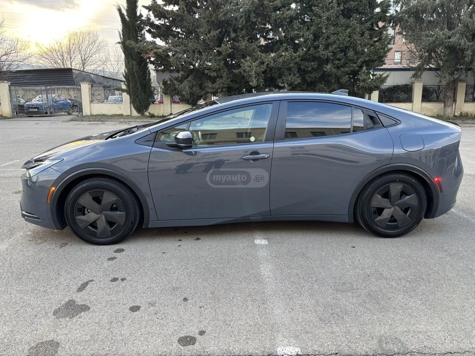Toyota Prius LE 5dr Front-Wheel Drive Hatch 2023 — миниатюра 4