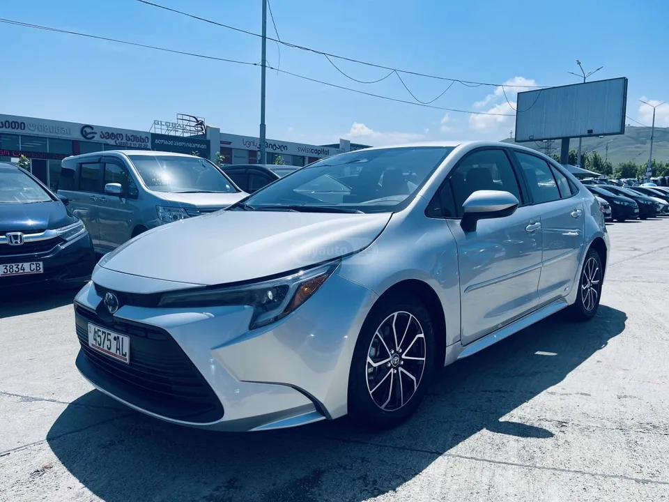 Toyota Corolla Hybrid 4x4 2024 — миниатюра 2