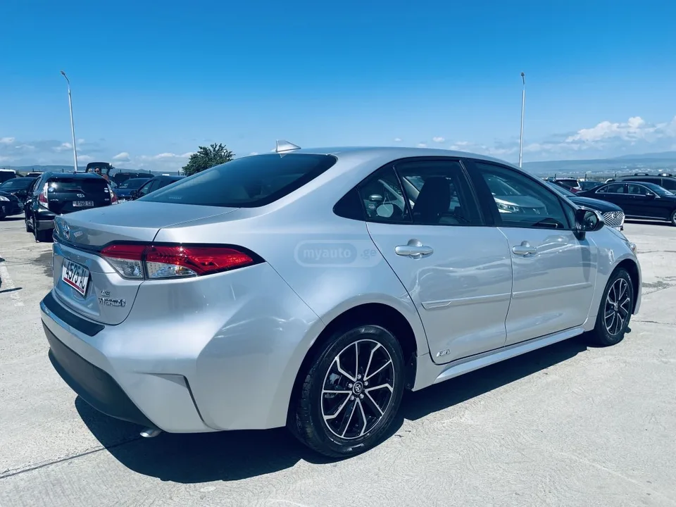 Toyota Corolla Hybrid 4x4 2024 — миниатюра 3