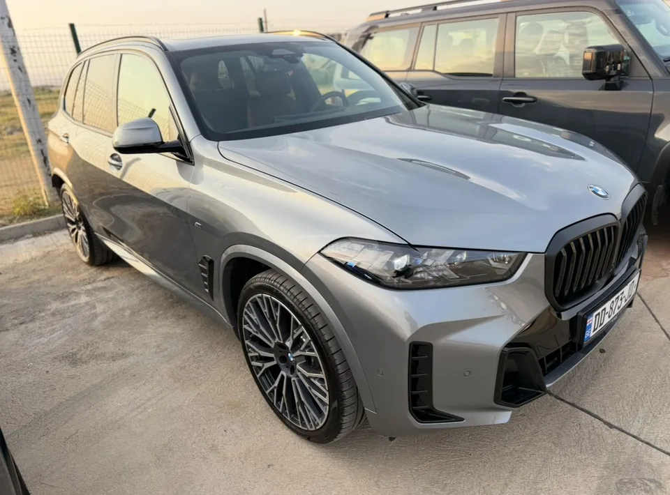 BMW X5 40i Пневмо 2026 — фото 1, купить с доставкой в Москву