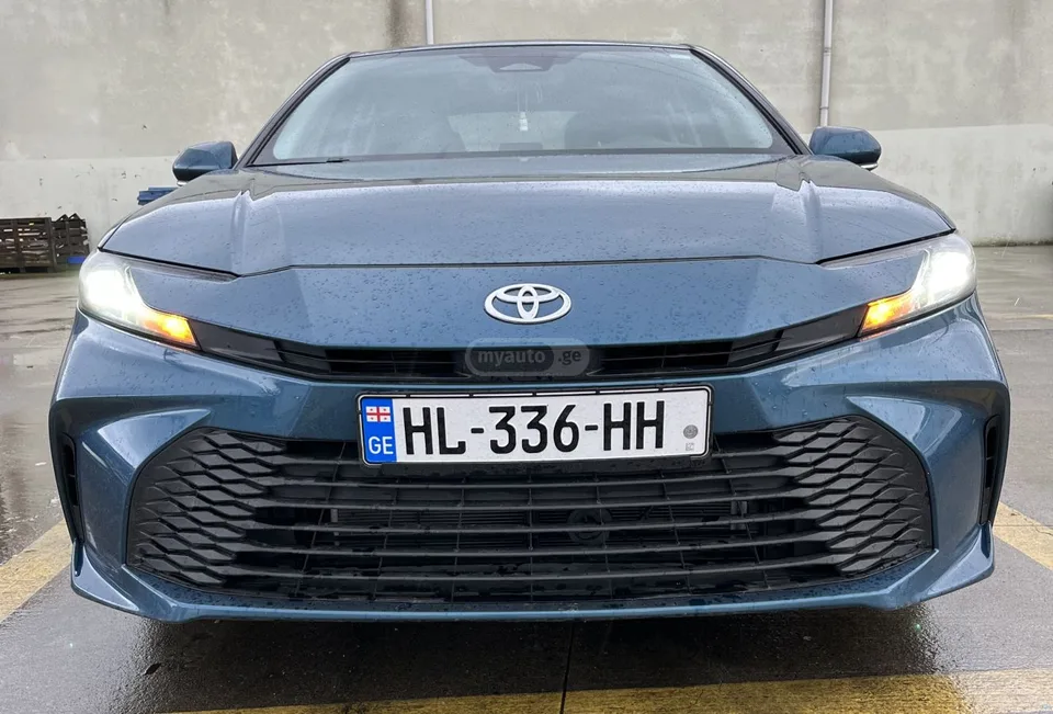 Toyota Camry 2025 — фото 1, купить с доставкой в Москву