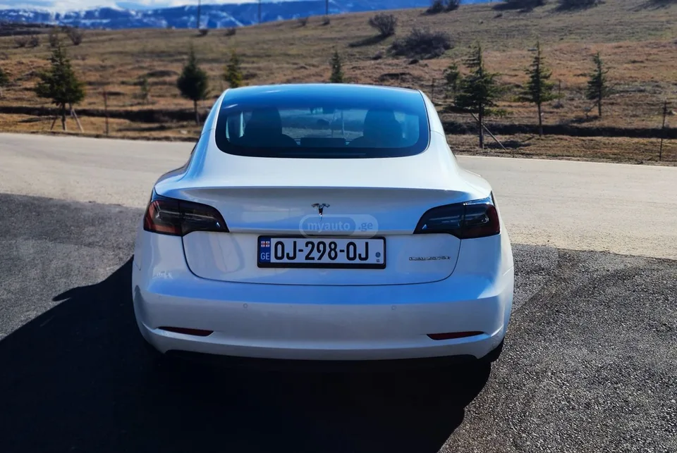 Tesla Model 3 Dual Motor, Long Range 2022 — миниатюра 5