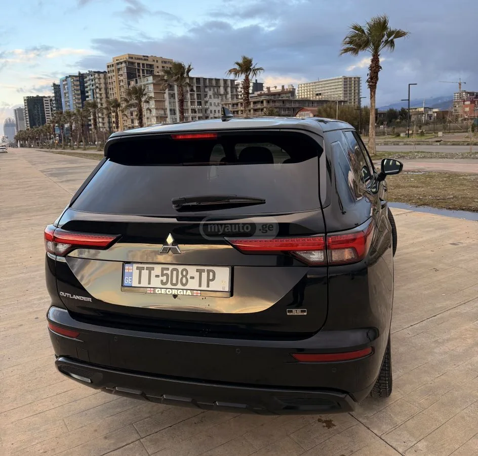 Mitsubishi Outlander SE Black Edition 2023 — миниатюра 5