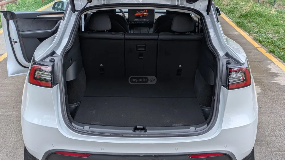 Tesla Model Y 2022 — миниатюра 3