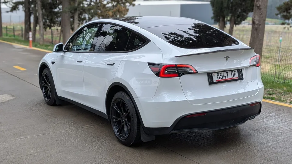 Tesla Model Y 2022 — миниатюра 4