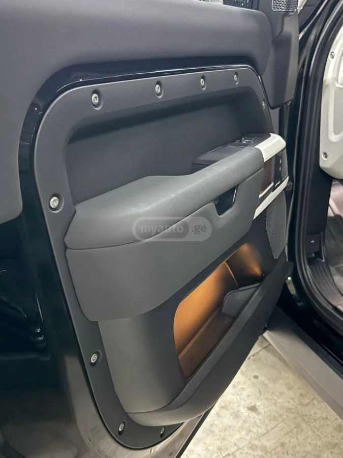 Land Rover Defender 90 75th Edition 2dr 4x4 90 Automa 2023 — миниатюра 4