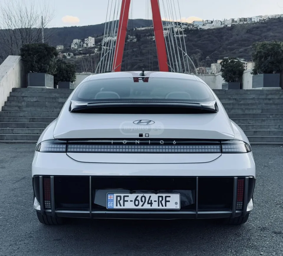 Hyundai Ioniq 6 Limited All Wheel Drive Automa 2023 — миниатюра 2