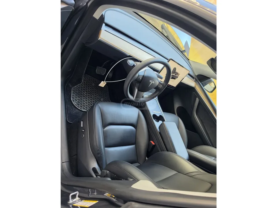 Tesla Model Y 2023 — миниатюра 5