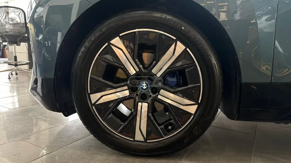 BMW iX 2024 — миниатюра 5