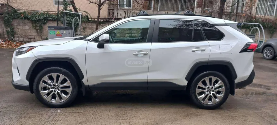 Toyota RAV4 XLE Premium 4dr All-Wheel Driv 2023 — миниатюра 3