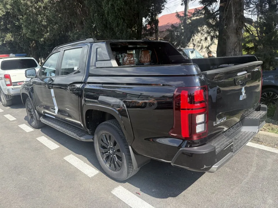 Toyota Hilux 2026 — миниатюра 4
