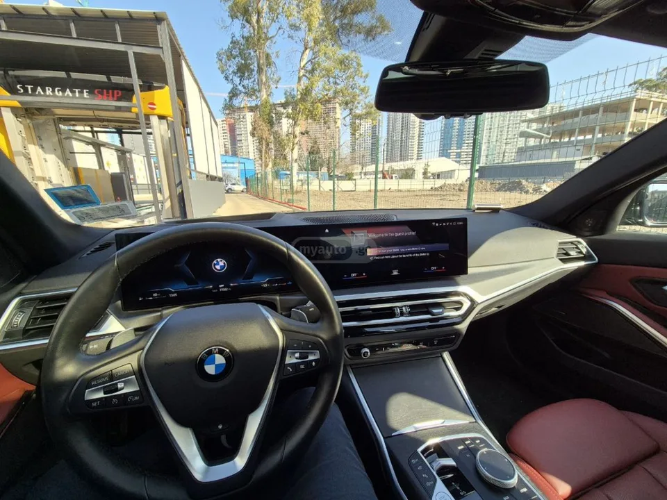 BMW 330 xDrive 4dr All Wheel Drive Sed 2024 — миниатюра 3