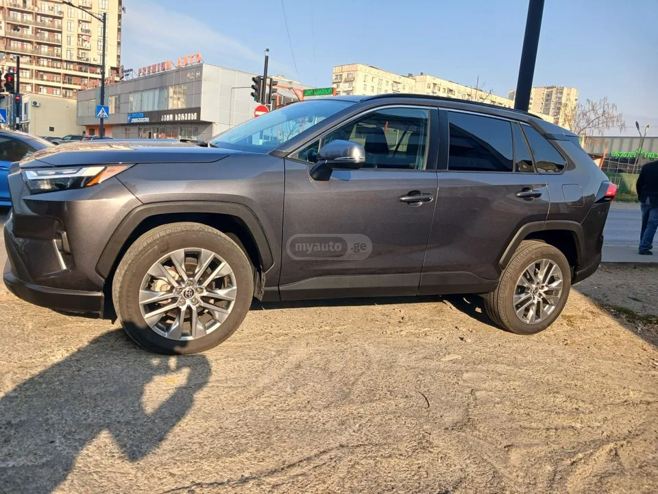 Toyota RAV4 XLE Premium 4dr Front-Wheel Dr 2022 — миниатюра 2