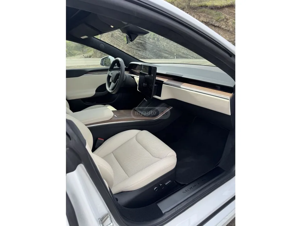 Tesla Model S 2022 — миниатюра 3