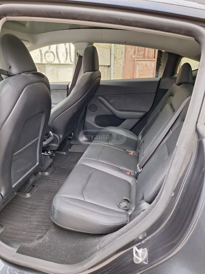 Tesla Model Y 2024 — миниатюра 3