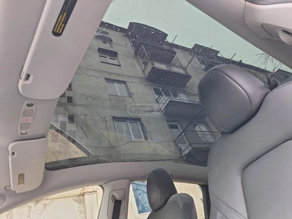 Tesla Model Y 2024 — миниатюра 4