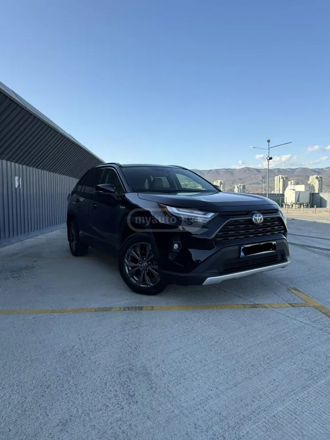 Toyota RAV4 2024 — фото 1, купить с доставкой в Москву