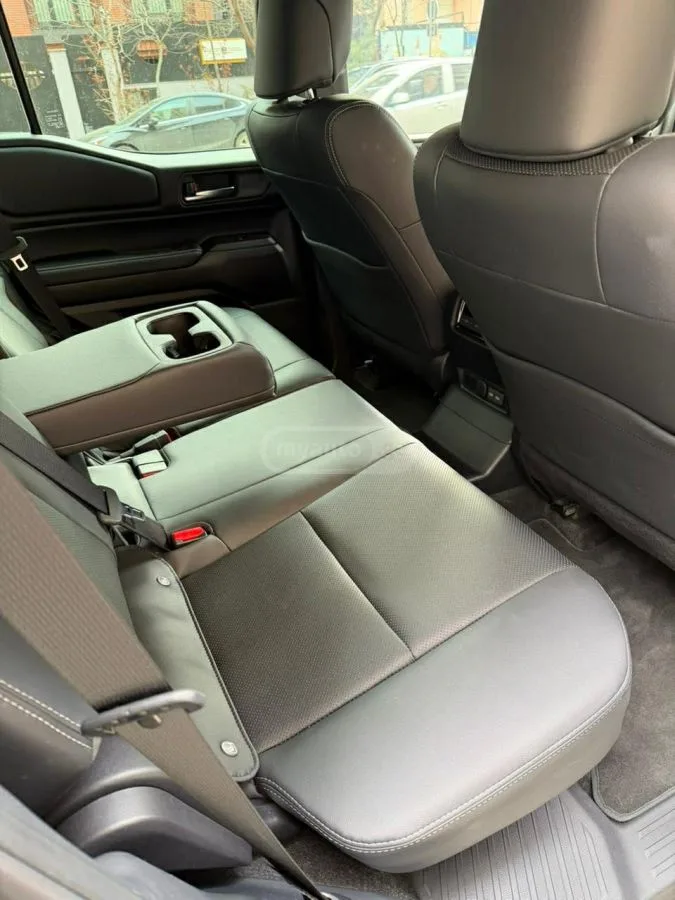 Toyota Land Cruiser Prado 2024 — миниатюра 3
