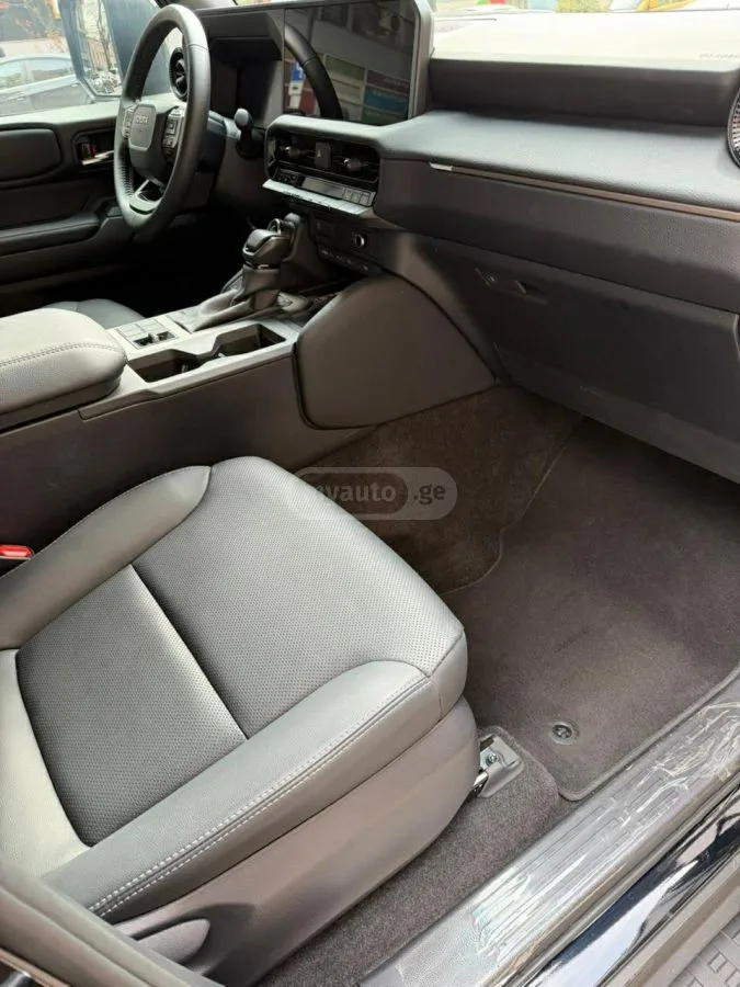 Toyota Land Cruiser Prado 2024 — миниатюра 5