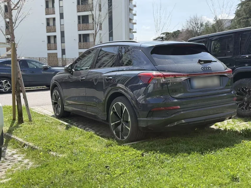 Audi Q4 e-tron 50 Premium 4dr All Wheel Drive 2024 — миниатюра 4