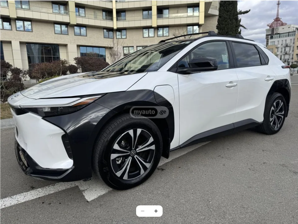 Toyota Bz4X XLE 2025 — миниатюра 2