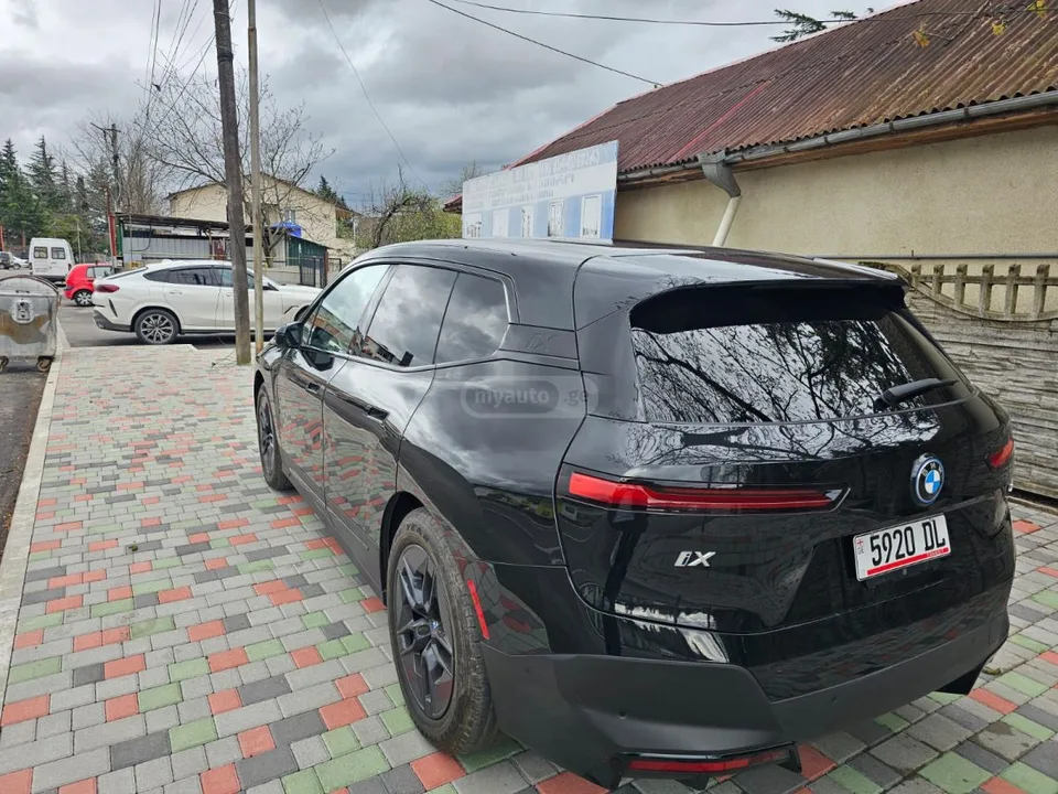 BMW iX xDrive50 4dr All-Wheel Drive S 2023 — миниатюра 2