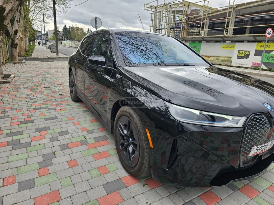 BMW iX xDrive50 4dr All-Wheel Drive S 2023 — миниатюра 4