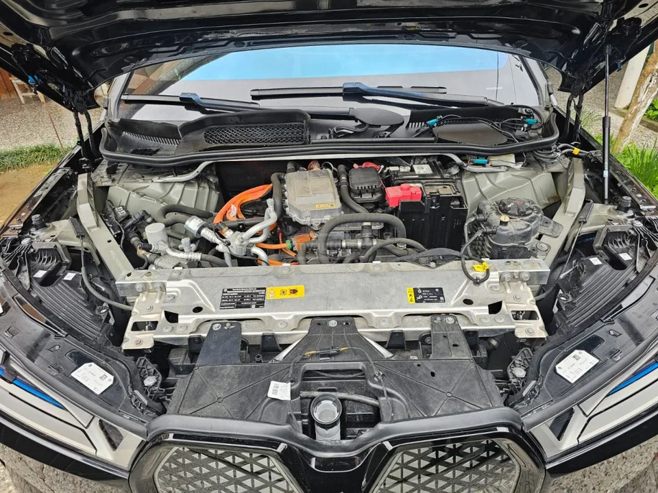 BMW iX xDrive50 4dr All-Wheel Drive S 2023 — миниатюра 5