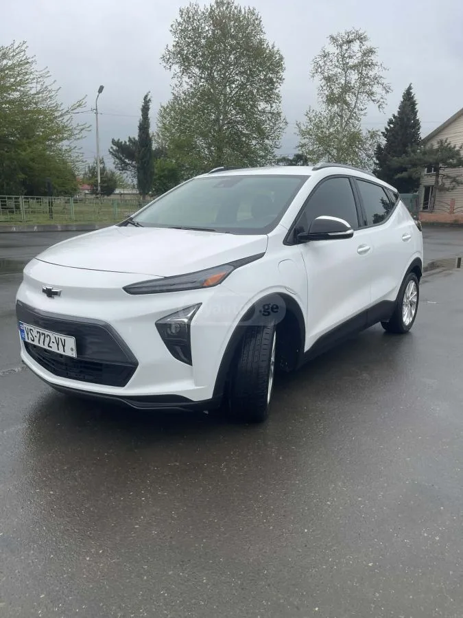 Chevrolet Bolt EUV 2023 — фото 1, купить с доставкой в Москву