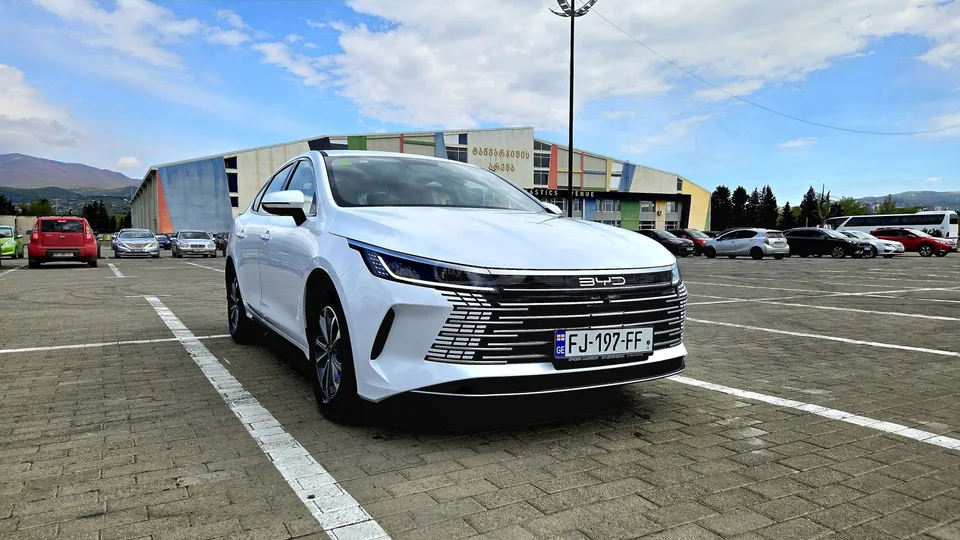 BYD Destroyer 05 EV RANGE 55 KM 2026 — миниатюра 4