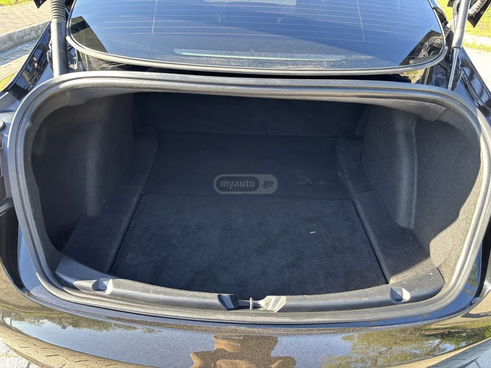 Tesla Model 3 2023 — миниатюра 3