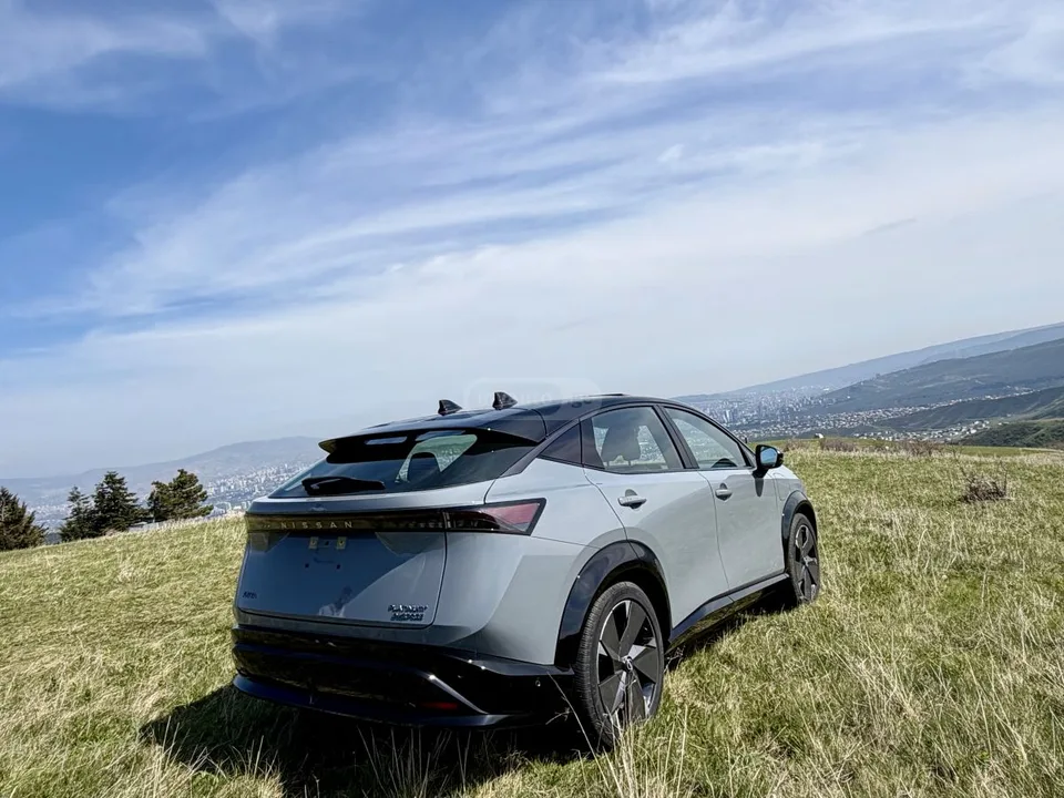 Nissan Ariya PLATINUM+ 4dr e 4ORCE All Whee 2023 — миниатюра 2