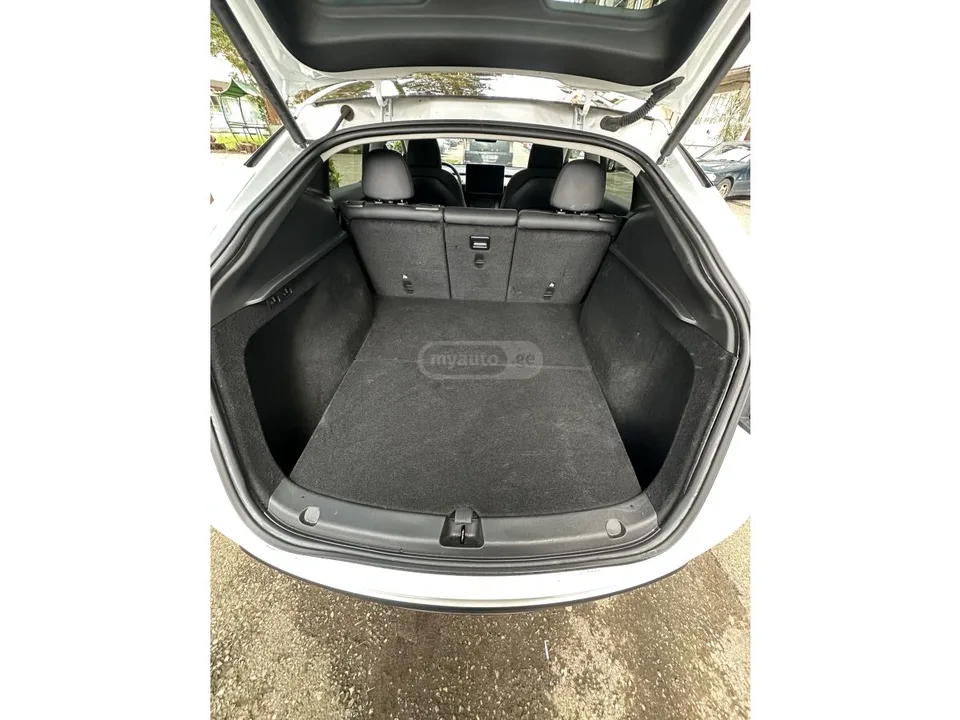Tesla Model Y 2024 — миниатюра 5