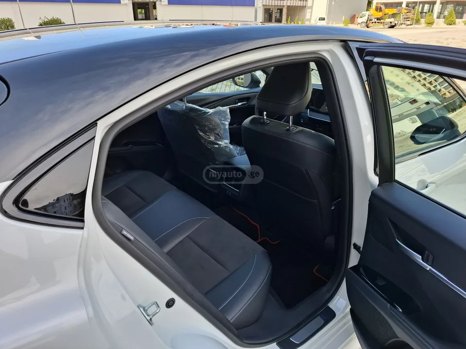 Toyota Camry 2024 — миниатюра 3