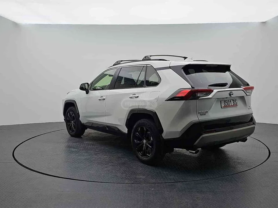 Toyota RAV4 SE 4dr All-Wheel Drive CVT 2023 — миниатюра 4