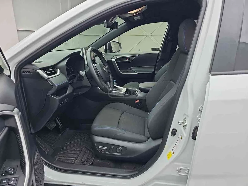 Toyota RAV4 SE 4dr All-Wheel Drive CVT 2023 — миниатюра 5