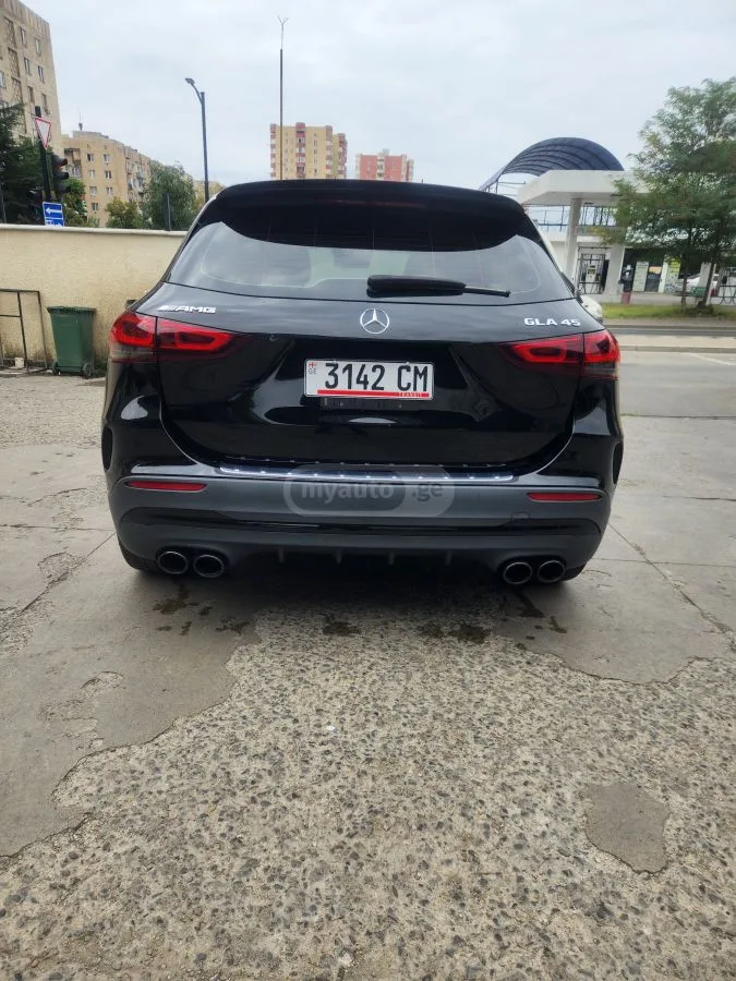 Mercedes-Benz GLA 45 AMG 2023 — миниатюра 3