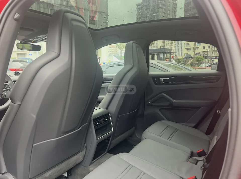 Porsche Cayenne 2022 — миниатюра 2
