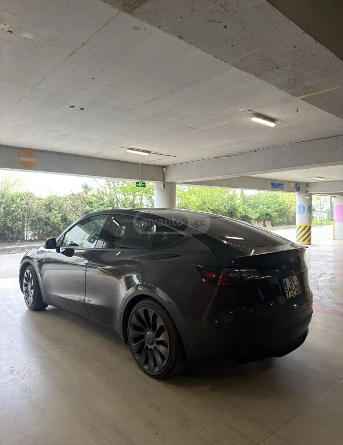 Tesla Model Y Performance 2024 — миниатюра 3